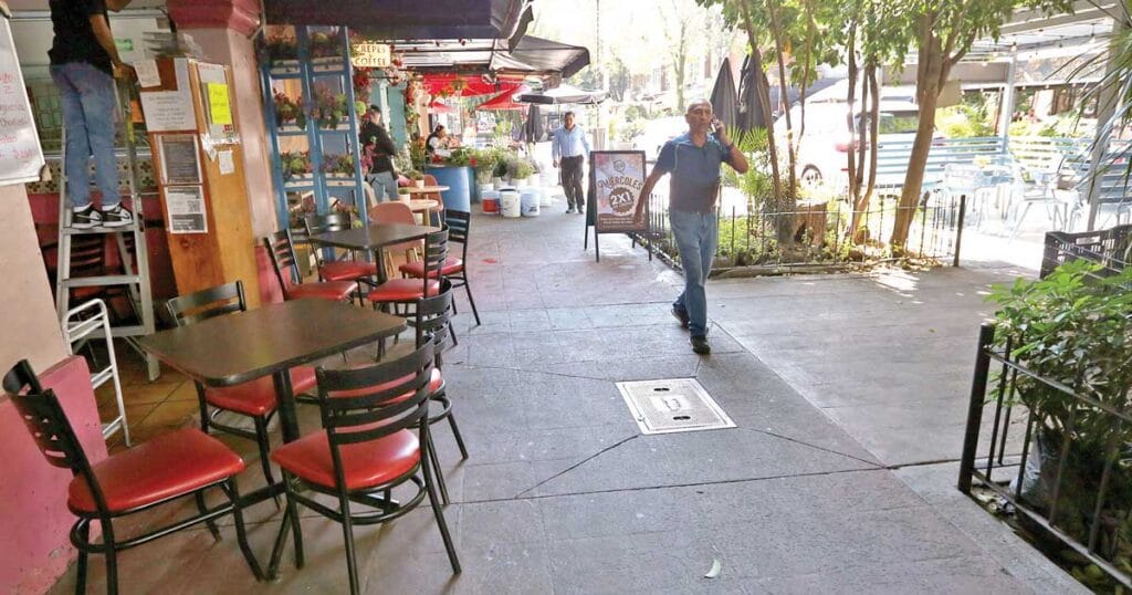 Negocios se adueñan de calles y banquetas en: Polanquito, Roma-Hipódromo-Condesa